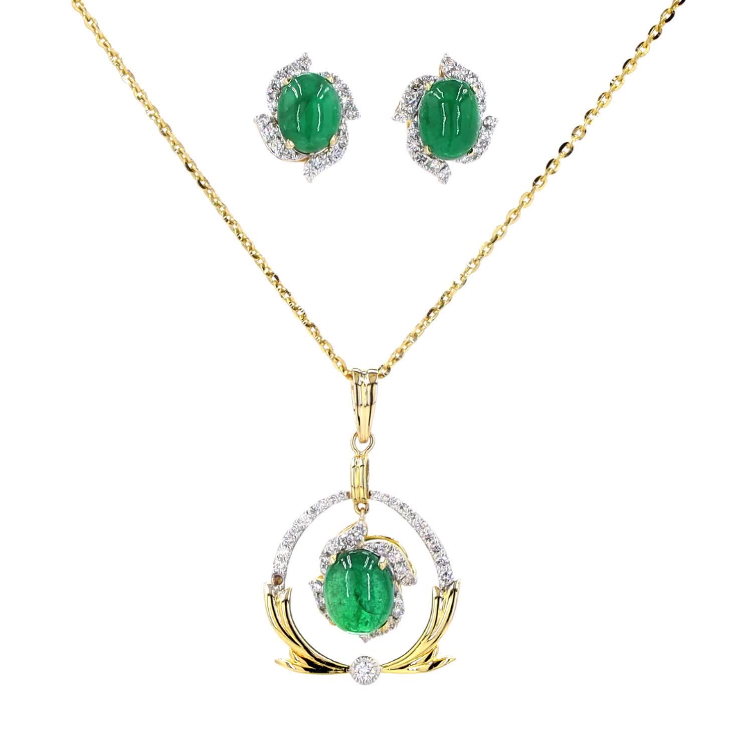Delicate Pendant Set With Cabochon Emerald