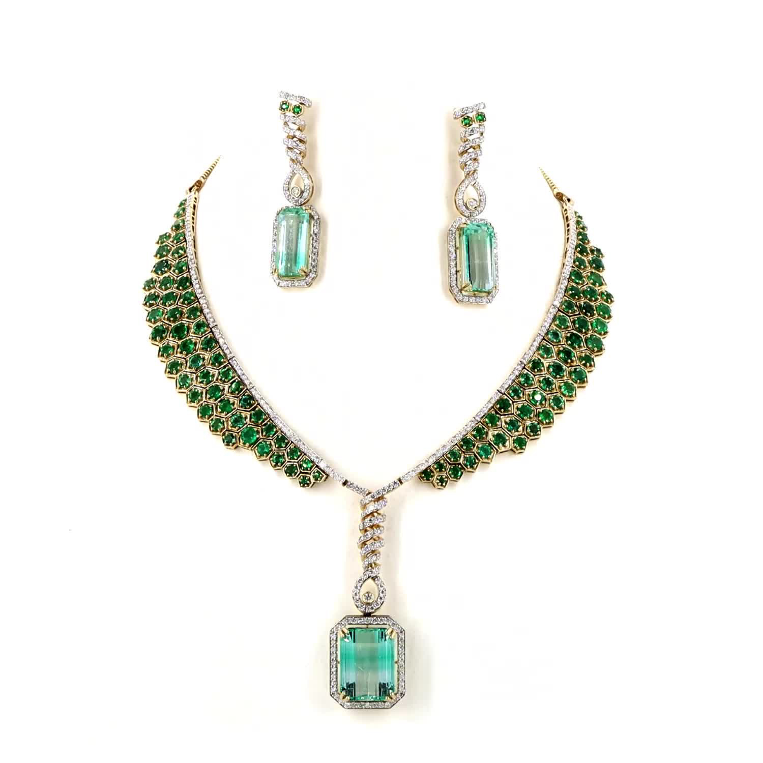 The Emerald Legacy Necklace Set