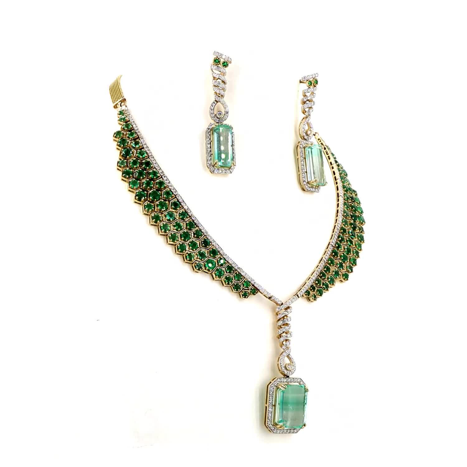 The Emerald Legacy Necklace Set - Image 3