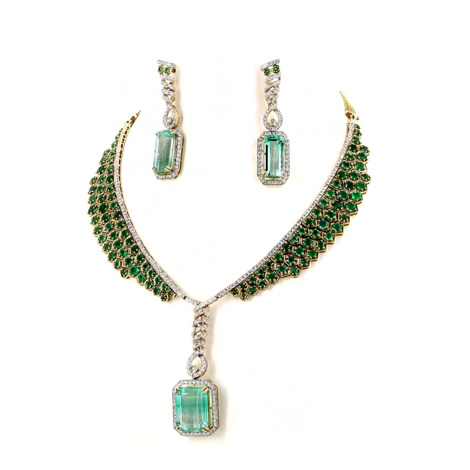 The Emerald Legacy Necklace Set - Image 4