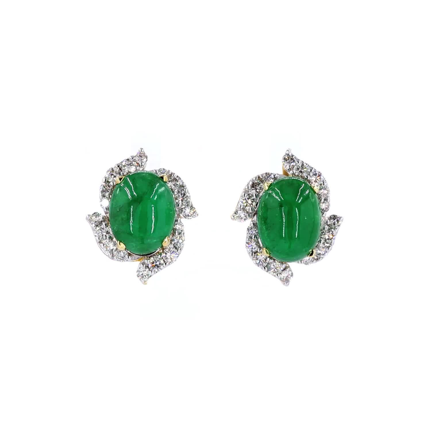 Delicate Pendant Set With Cabochon Emerald - Image 5